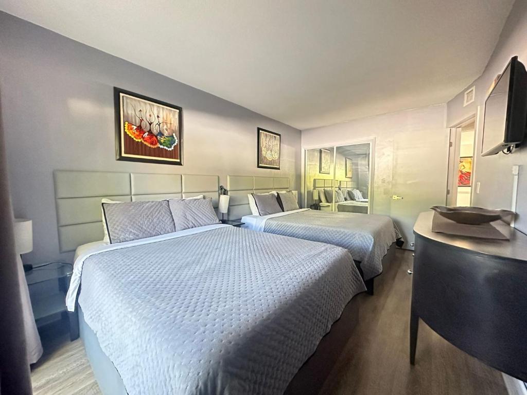 Sheridan Suites Apartments - Three-Bedroom Apartment