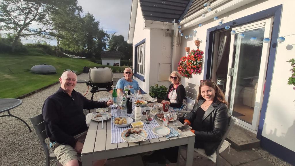 Nápoje v ubytování Rathmullan Cottages No.3 - free wifi, pet friendly