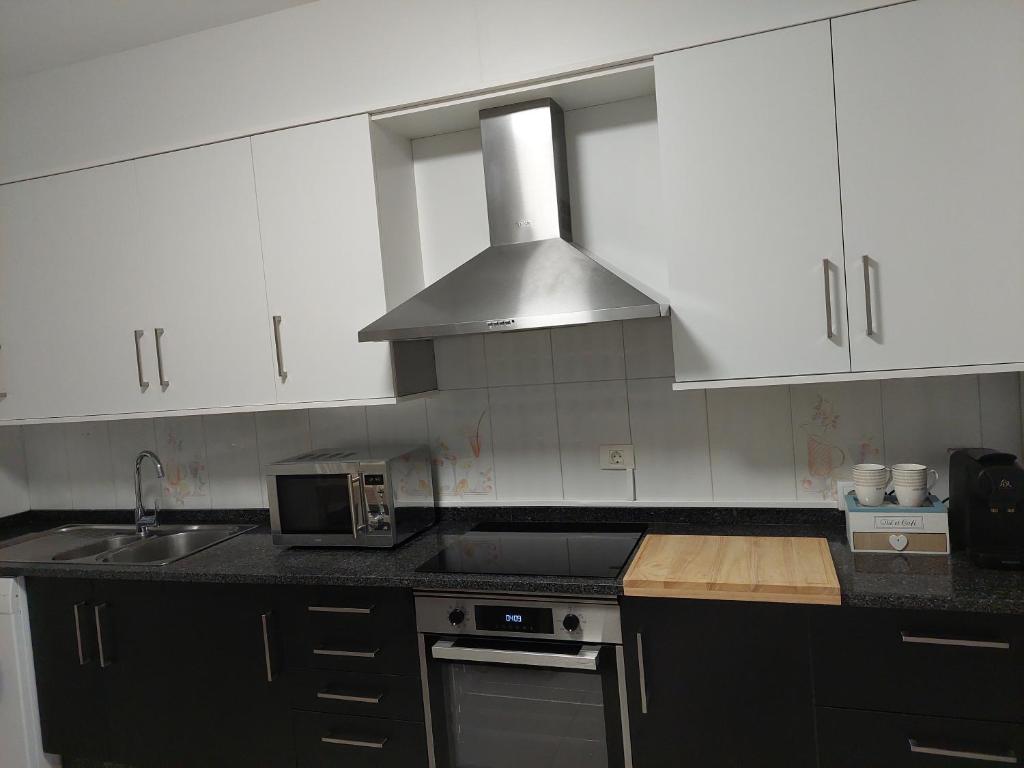 Gran casa cerca de la playa - Four-Bedroom House