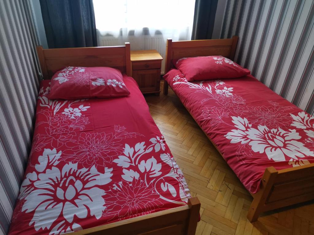 Hostel 4you - Double Room With Shared Bathroom