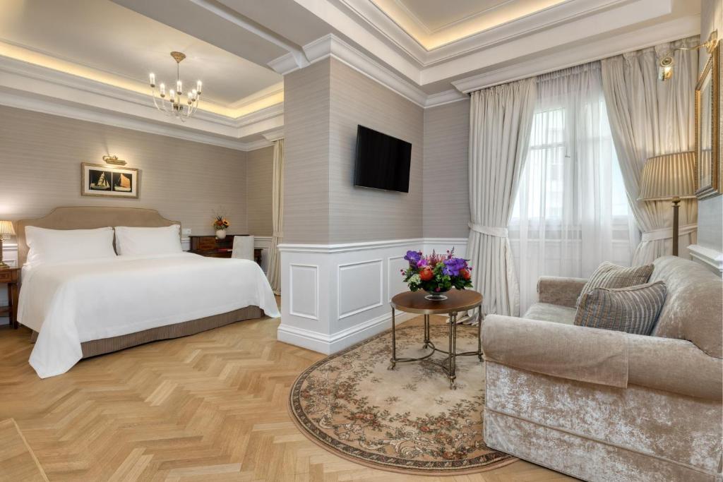 Postel nebo postele na pokoji v ubytování King George, a Luxury Collection Hotel, Athens