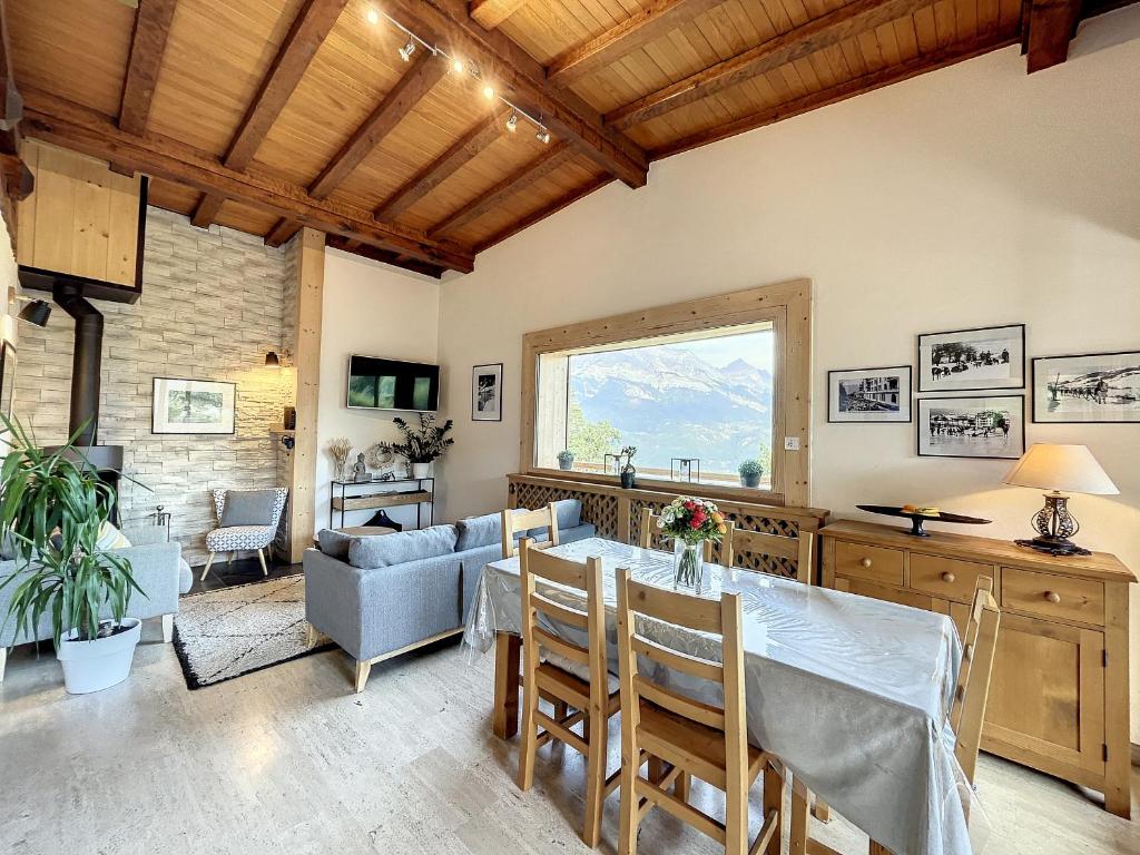 a kitchen and dining room with a table and chairs at Chalet Combloux, 5 pièces, 8 personnes - FR-1-560-32 in Combloux