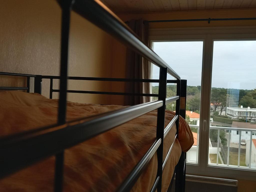 Balkón nebo terasa v ubytování Bel appartement 2 chambres rénové face mer avec balcon et WIFI - Saint-Jean-de-Monts - FR-1-323-273