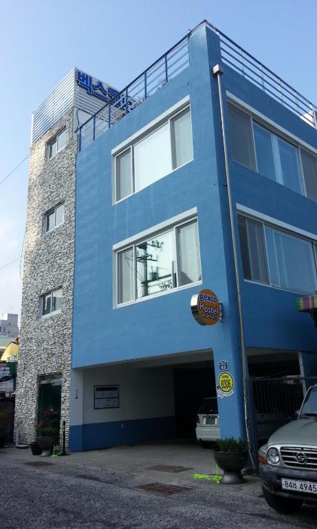 Budova, kde se hostel nachází