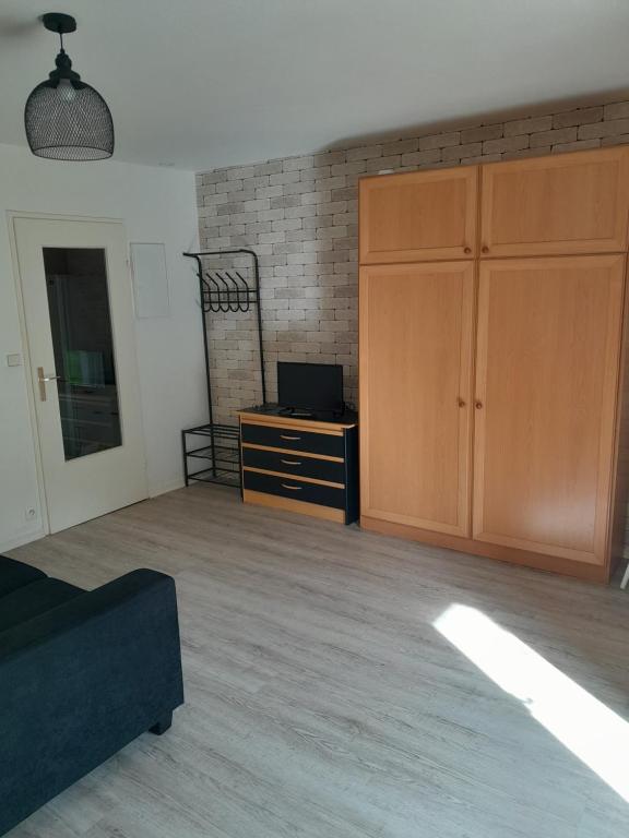 a living room with a dresser and a closet at Challes les eaux in Challes-les-Eaux