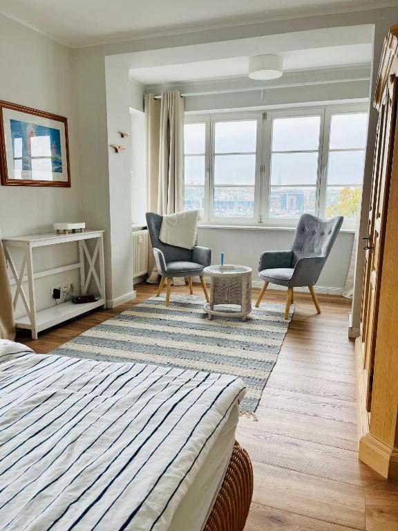 Posezení v ubytování Traumwohnung mit Stadthafen-Panorama! Zwei Schlafzimmer, Parkplatz