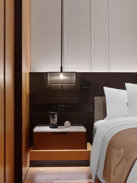 Phoenix River Yixing - Deluxe King Room