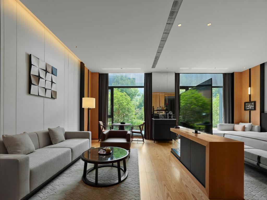 Phoenix River Yixing - One-Bedroom Suite