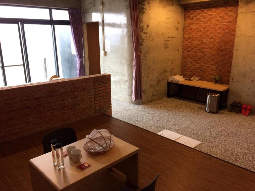 森活藝術文旅評價、特色體驗、房價資訊、訂房連結 – 山林溫泉與工業風住宿 - 照片 3