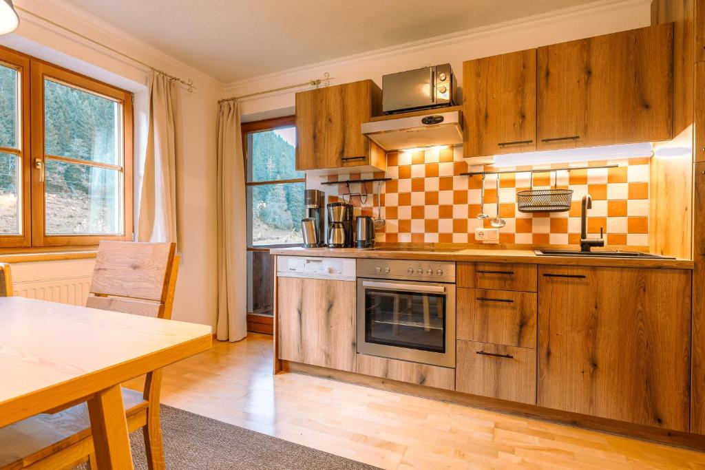 Kuchyň nebo kuchyňský kout v ubytování Bidner, Appartements
