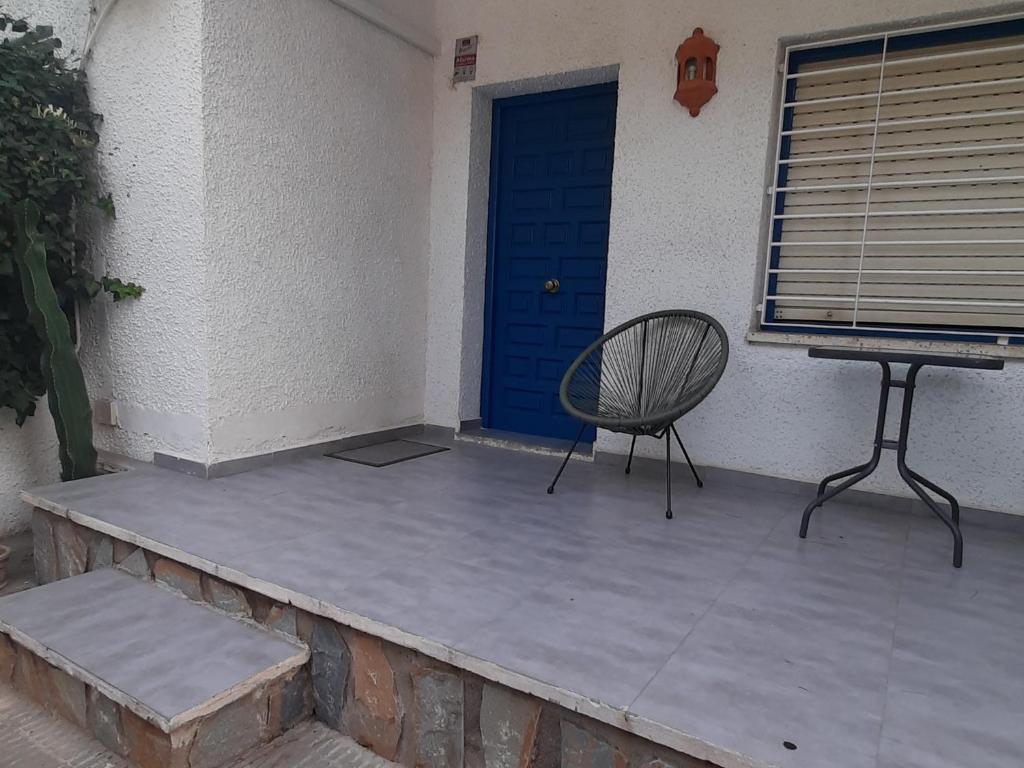 Balkón nebo terasa v ubytování Chalet I con terraza en la playa
