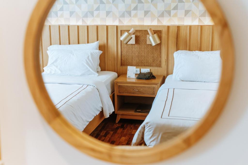 Postel nebo postele na pokoji v ubytování Sugarland Hotel