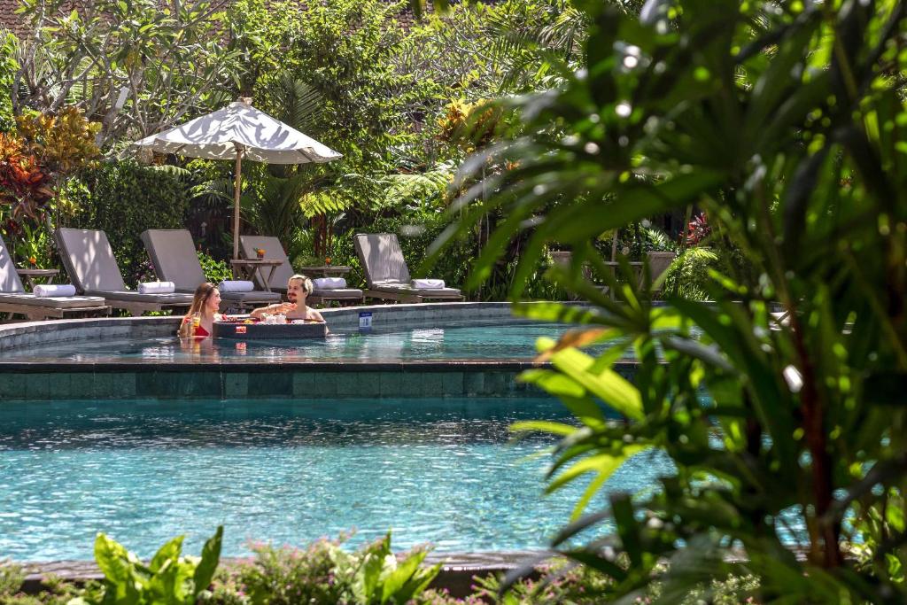 Bazén v ubytování Kailash Suites by Pramana Villas nebo v jeho okolí