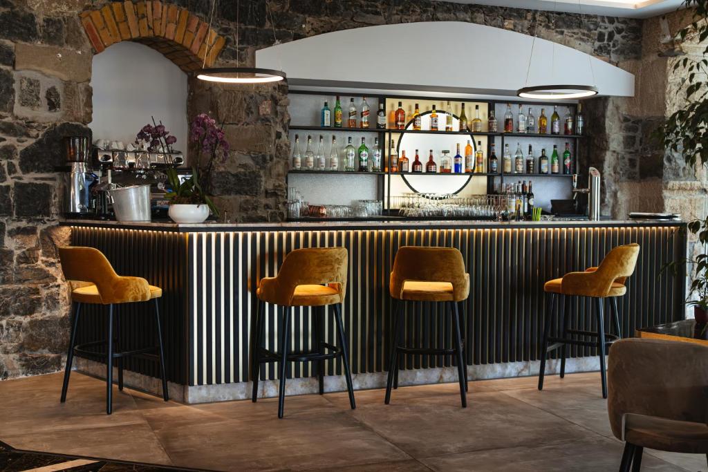 El lounge o bar de Hotel Montbrillant