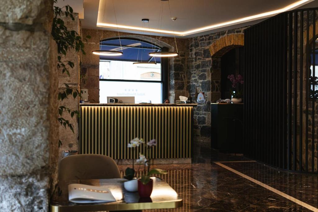 Un lugar para sentarse en Hotel Montbrillant