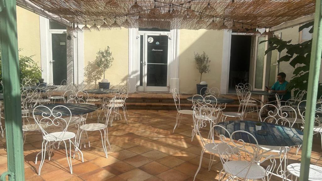 Restaurace v ubytování Le patio de Fabio