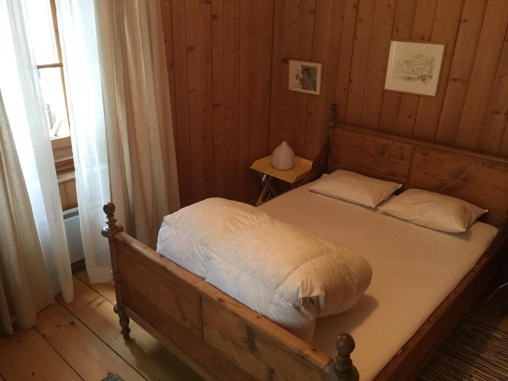 a bedroom with a bed in a wooden room at Roccabella in Bivio