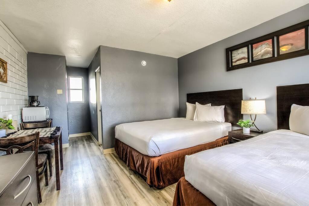 Beachfront Studio with Twin Beds*119, Daytona Beach (updated prices 2024)