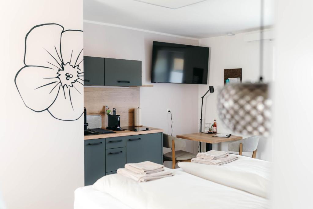 Kuchyňa alebo kuchynka v ubytovaní Pension Blumenwiese - Mitten im Thermenland