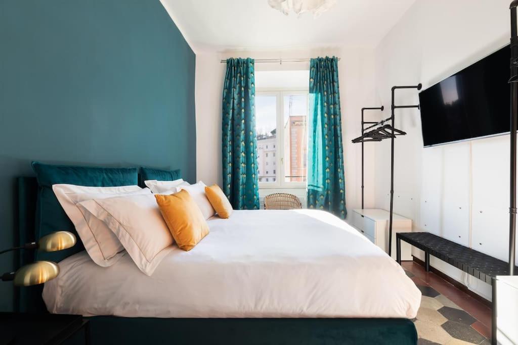 A bed or beds in a room at Cozy apartment in Trastevere