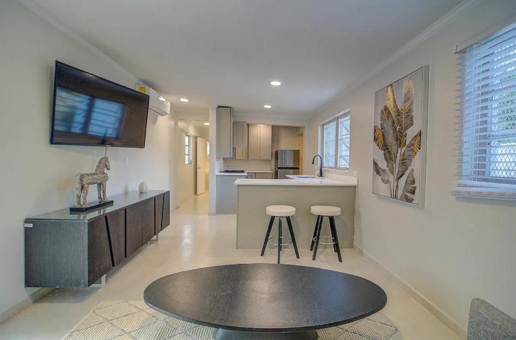 Serene 1Bed House Near Beach with Parking!, Nassau (updated prices 2024)