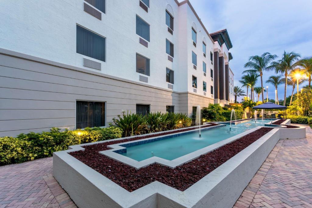 Hampton Inn & Suites Wellington photo