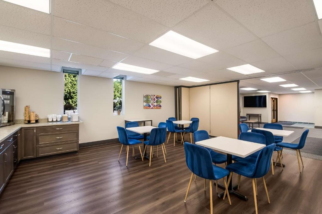 SureStay Plus Hotel by Best Western SeaTac Airport photo