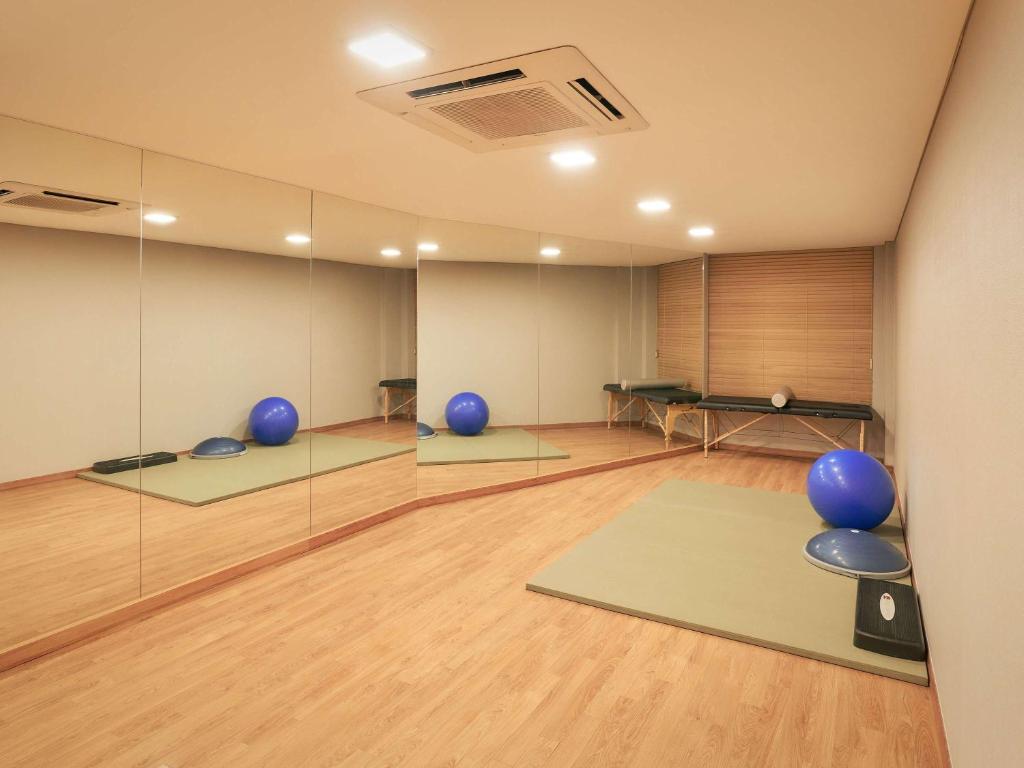 Fitness centrum a/nebo fitness zařízení v ubytování Mercure Ambassador Jeju
