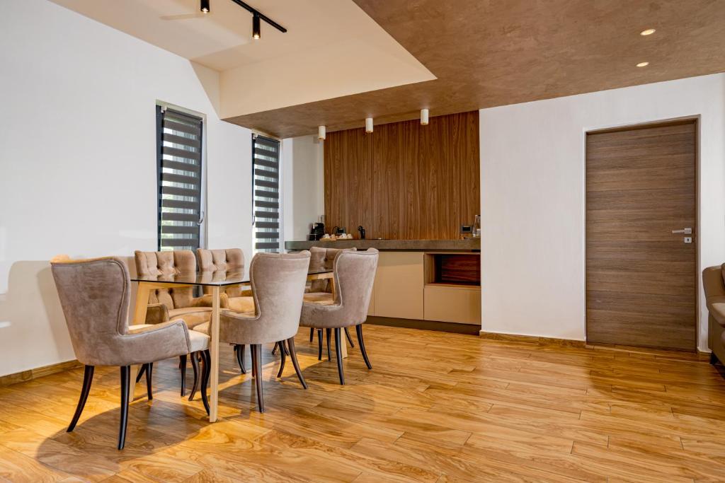 Een keuken of kitchenette bij Serenity Resort