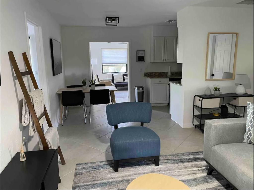 Galeriebild der Unterkunft Shamrock Park, Legacy Trail and Manasota Key! in Venice