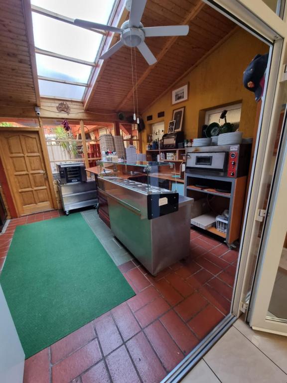 Kuchyň nebo kuchyňský kout v ubytování Club Haus 502 Kalocsa