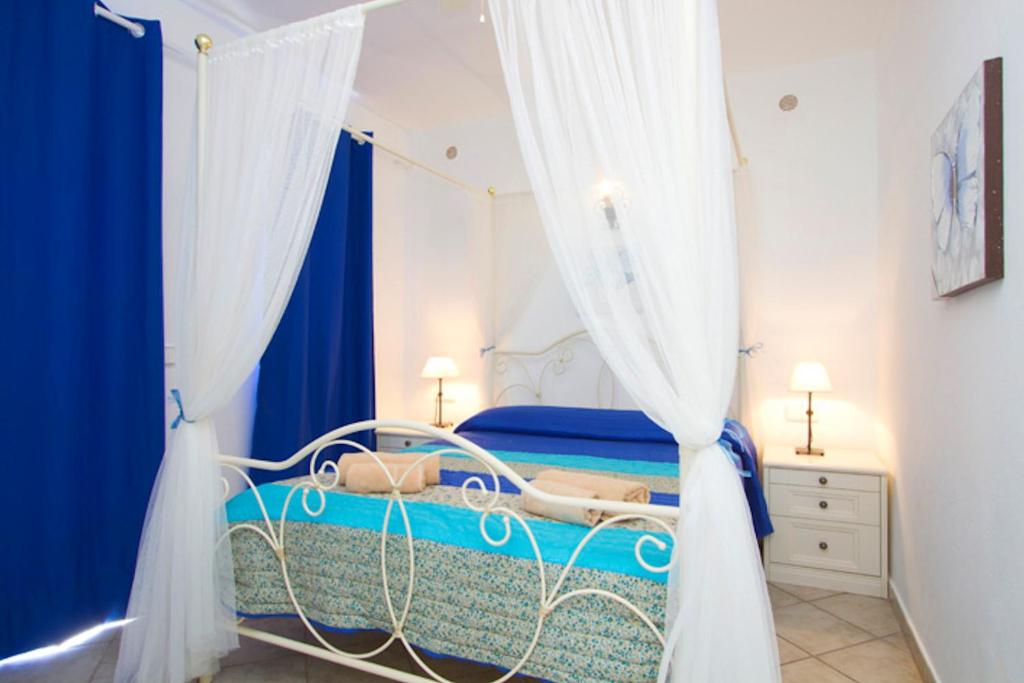 Posteľ alebo postele v izbe v ubytovaní Modern Los Mojones Villa 3 Bedrooms Private Heated Pool Villa Marcus Puerto Del Carmen