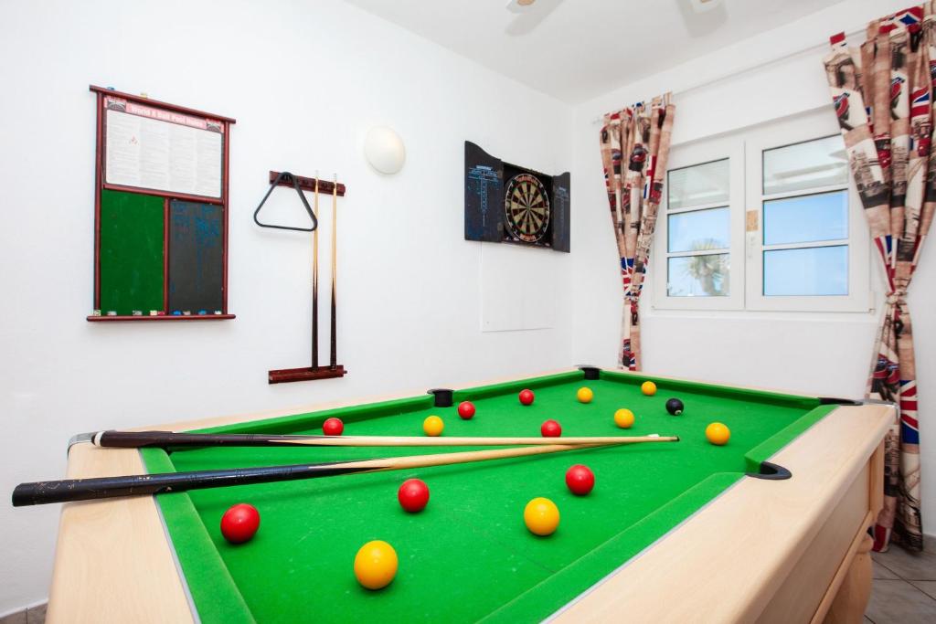 Villa Marcus - 3 Bedrooms large pool plus childs pool - Great for families