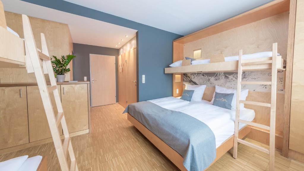 Postel nebo postele na pokoji v ubytování JUFA Hotel Montafon