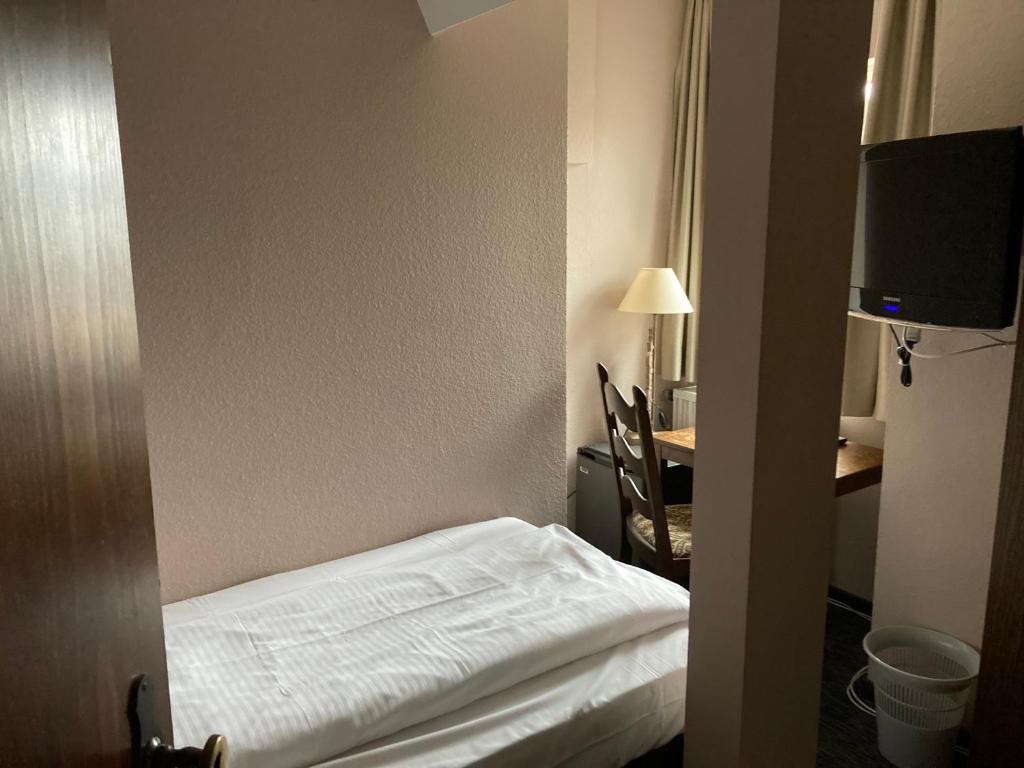 Postel nebo postele na pokoji v ubytování Hotel Schmuckkästchen