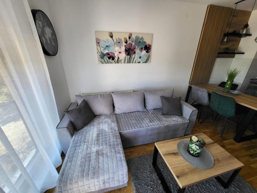 Apartman Adam Divčibare的休息区