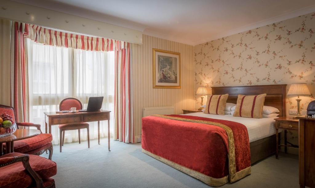 Postel nebo postele na pokoji v ubytování Granville Hotel