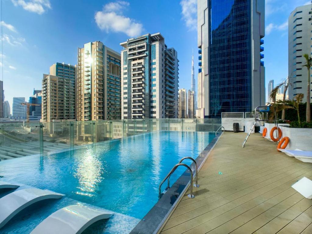 Bazén v ubytování The Sand Castle - Bayz Tower, Burj Khalifa View nebo v jeho okolí