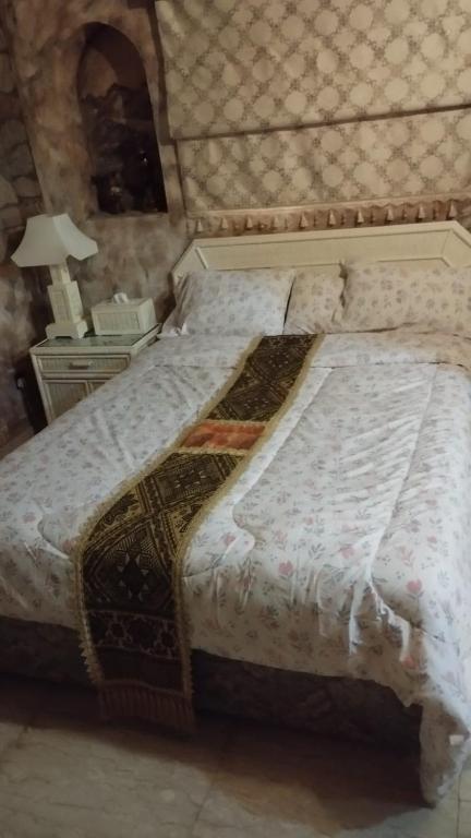 Postel nebo postele na pokoji v ubytování Mughaibar Fort Resort