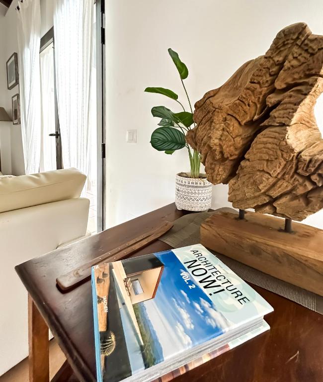 Posezení v ubytování House BOHO PALM with PRIVATE HEATED POOL and garden, 3 bedrooms, Wi-Fi
