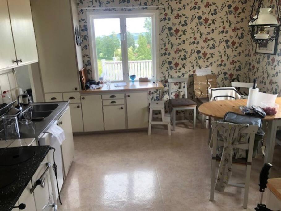 Kuchyň nebo kuchyňský kout v ubytování Huset i skogen med utsikten