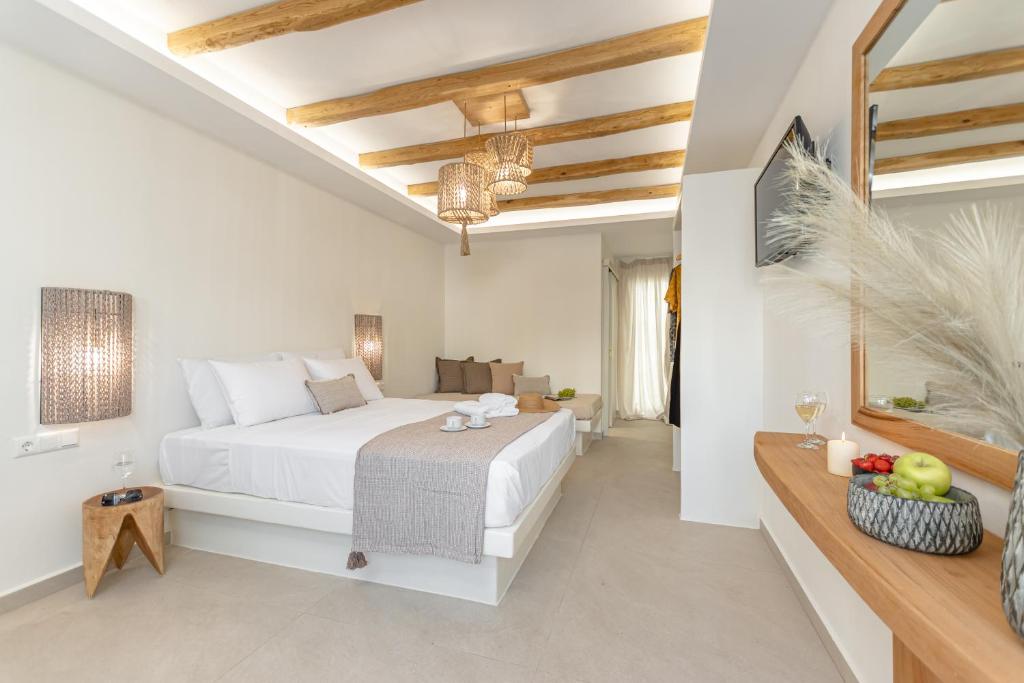 Posteľ alebo postele v izbe v ubytovaní Heavenly Suites & Studios