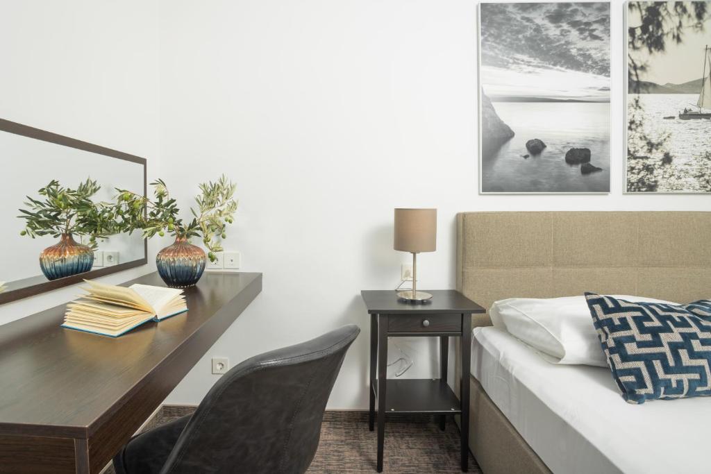 Villa Arausa - Classic Double Room With Balcony And Sea View