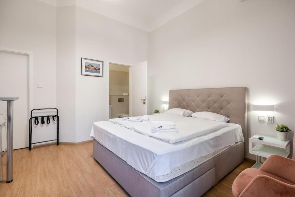 Klauzál Garden City Apartments-studio K22 1072 Budapest, 16 Klauzál tér kép - 1