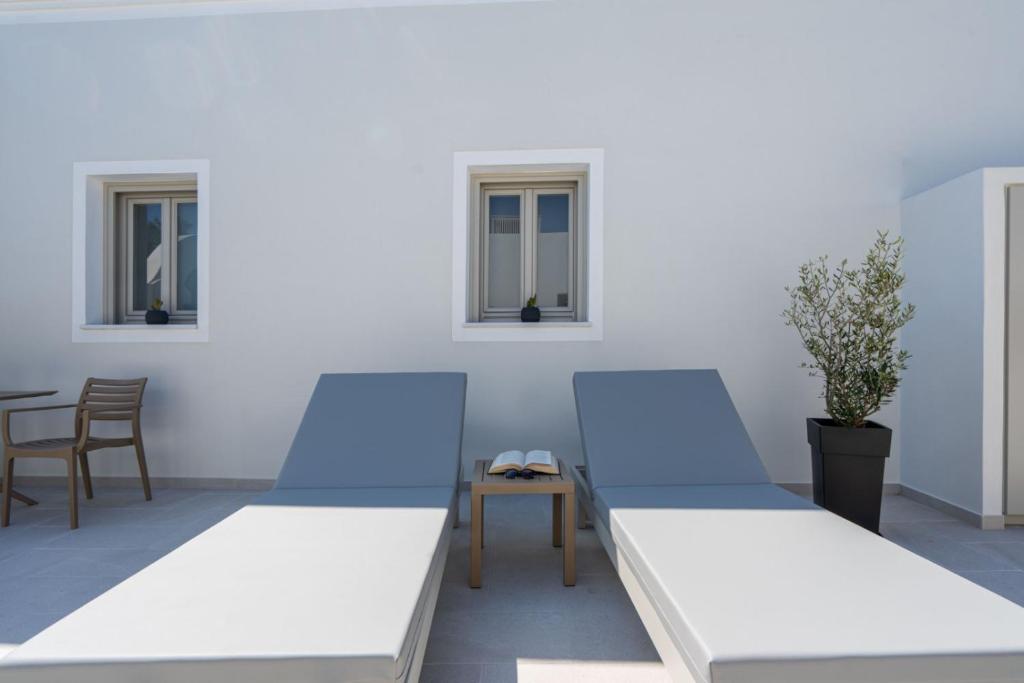Fotografie z fotogalerie ubytování New Sea Serenity Villas Next to the Sea With Private Jacuzzi v destinaci Vlychada