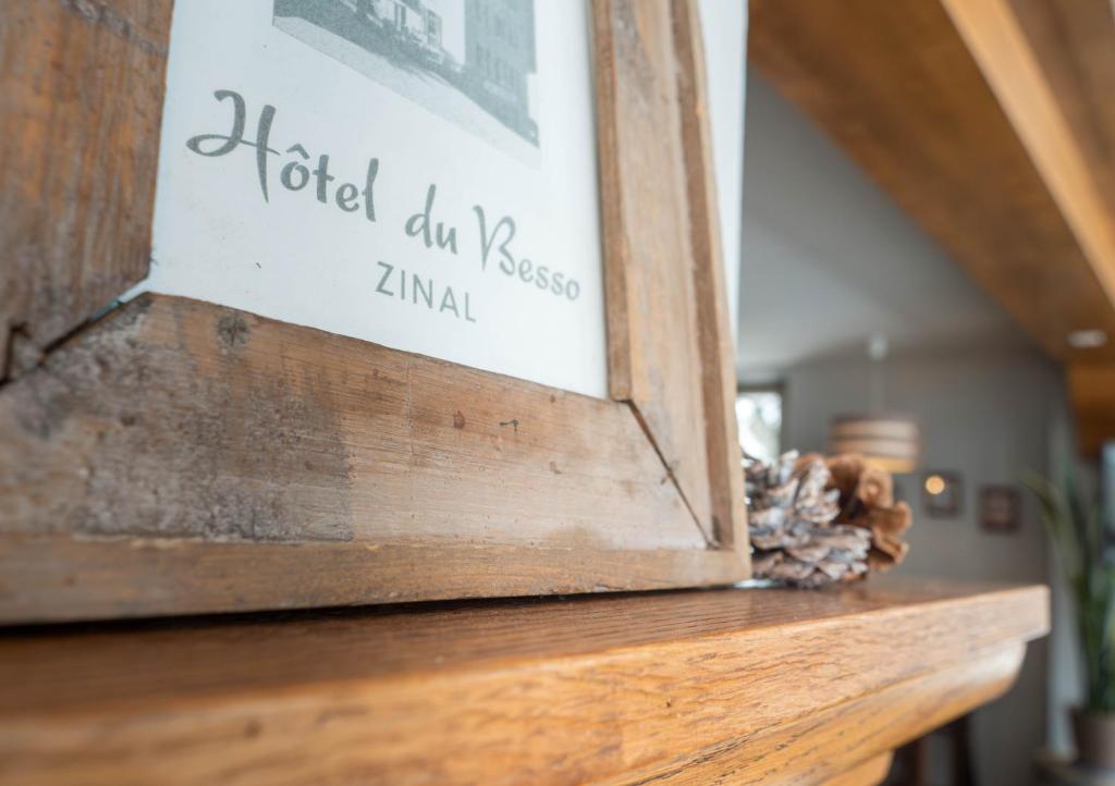 Certifikát, hodnocení, plakát nebo jiný dokument vystavený v ubytování Hôtel Le Besso - Swiss Romantic Lodge Zinal