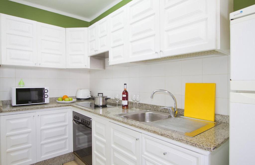 A kitchen or kitchenette at Charming Lanzarote Villa Casa Tingu 3 Bedrooms Heated Private Pool Centre Of Resort Puerto Del Carmen