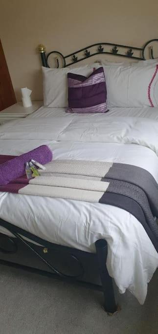 Postel nebo postele na pokoji v ubytování Haven Home