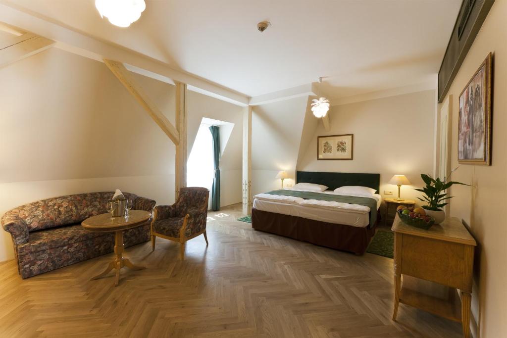 Grandhotel Ambassador Národní Dum - Resim 43