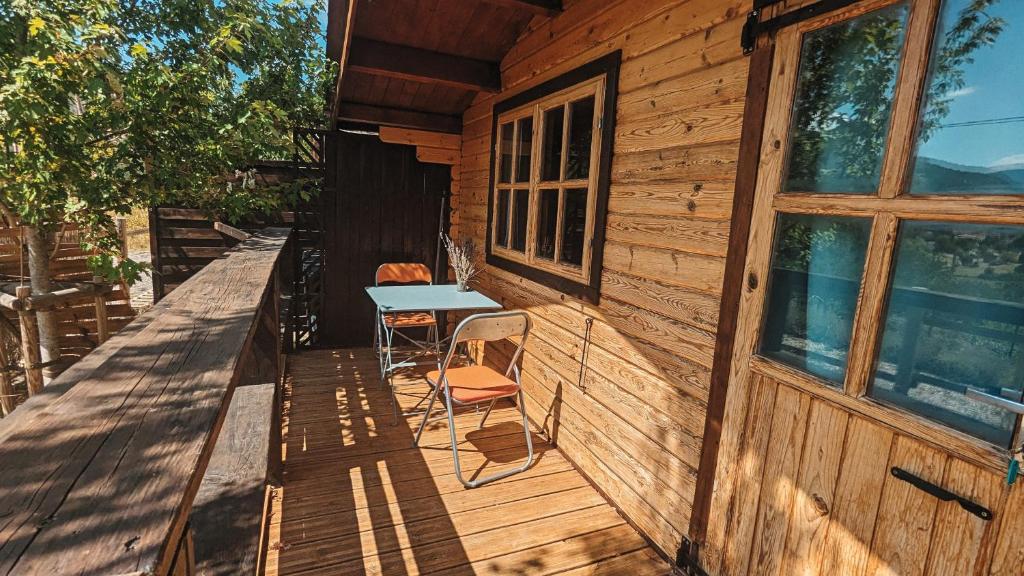 Balkón nebo terasa v ubytování Les cabanes de Bourras